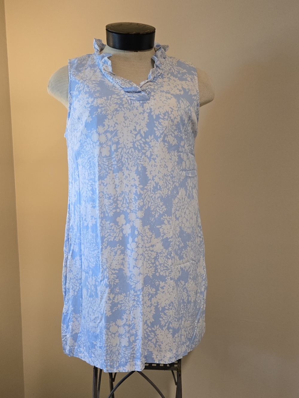 crown & ivy Light Blue and White Floral Sleeveless Ruffle-Trim Dress
